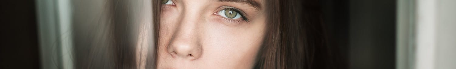 Portræt af ung kvinde